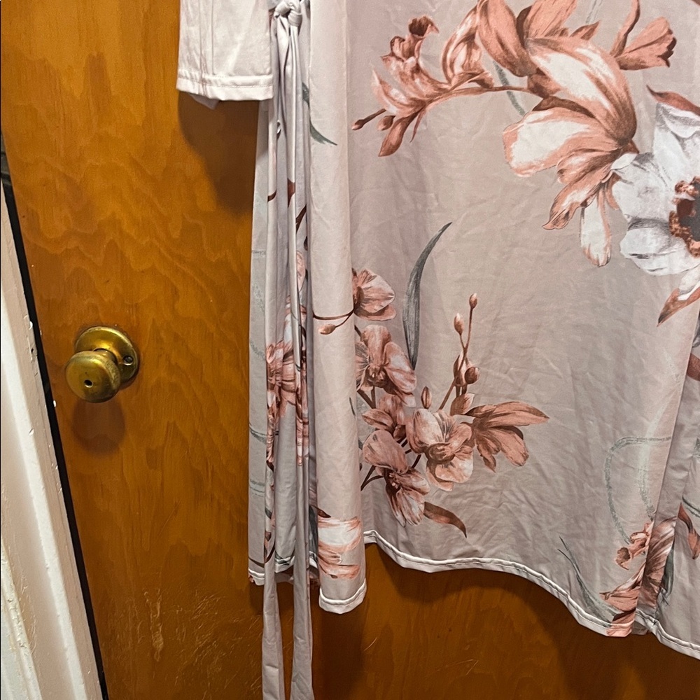 Body Touch Floral Lace Pajama Set with Robe - Picture 12 of 12